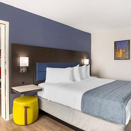 Отель Best Western Premier Richmond City Gateway Экстерьер фото