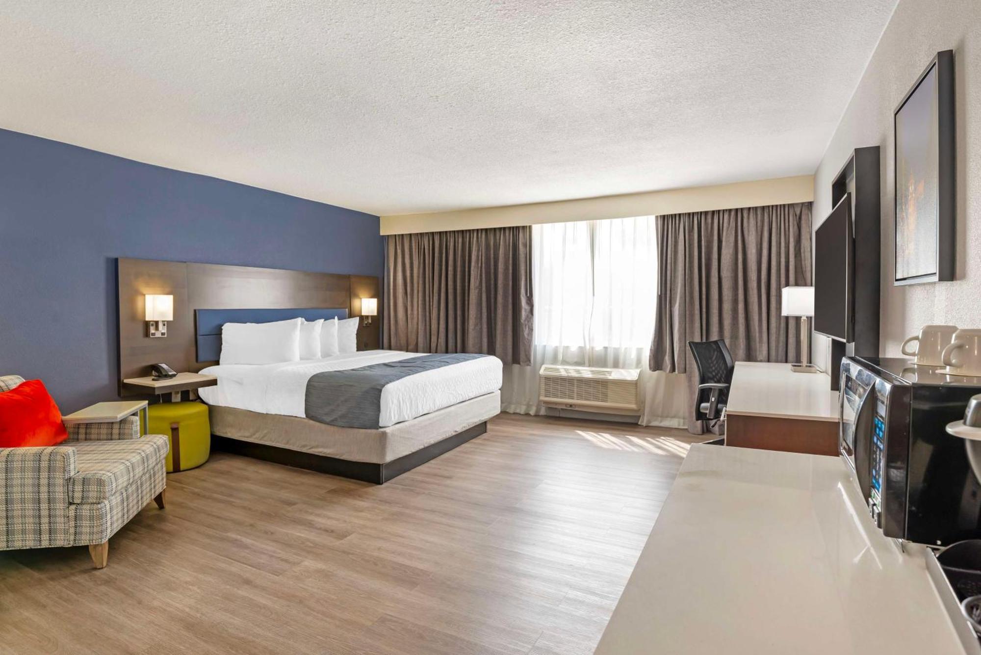 Отель Best Western Premier Richmond City Gateway Экстерьер фото