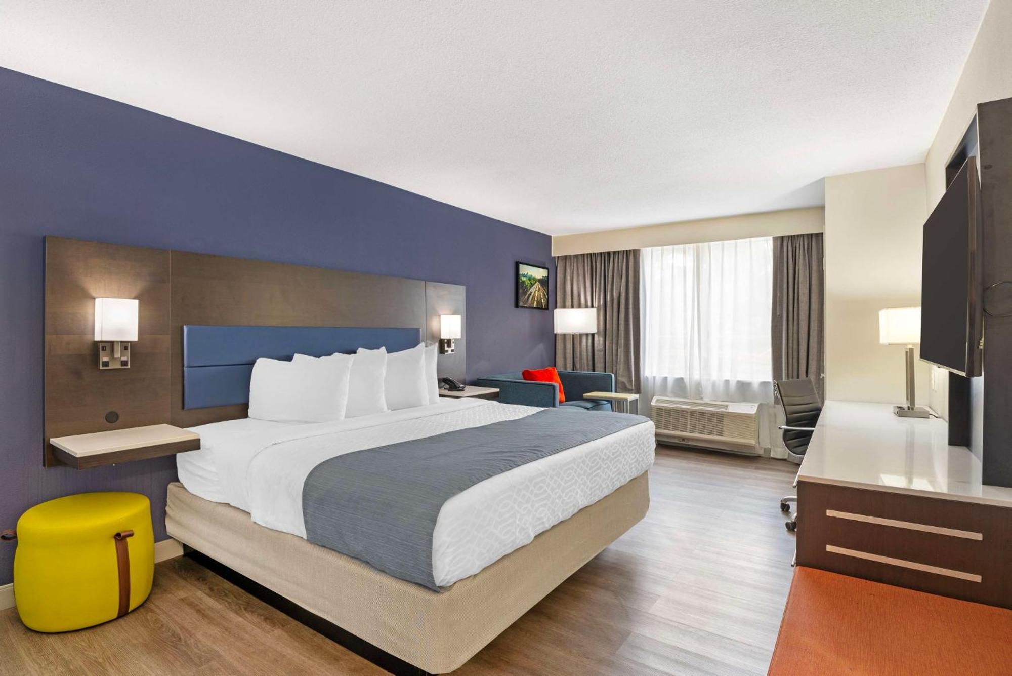 Отель Best Western Premier Richmond City Gateway Экстерьер фото